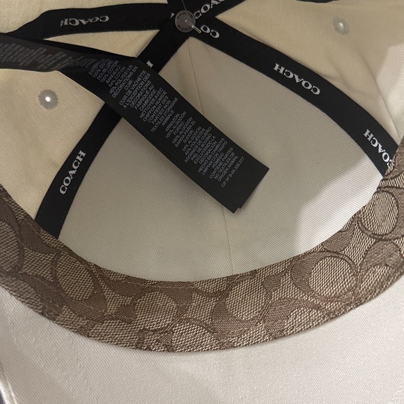 Coach chalk Cap with Brown  Logo … NWT..ladies 
Baseball cap